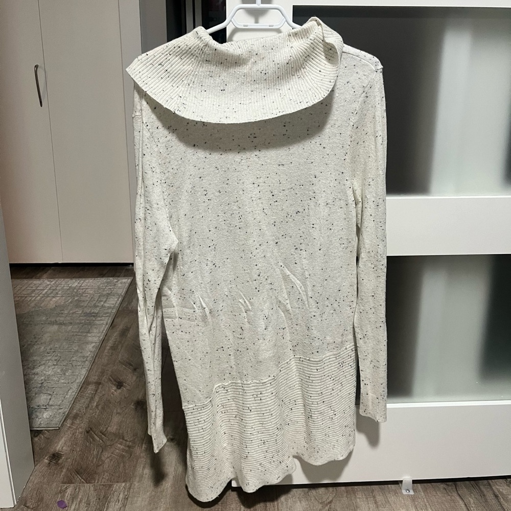 Calvin Klein Sweater - Picture 3 of 3